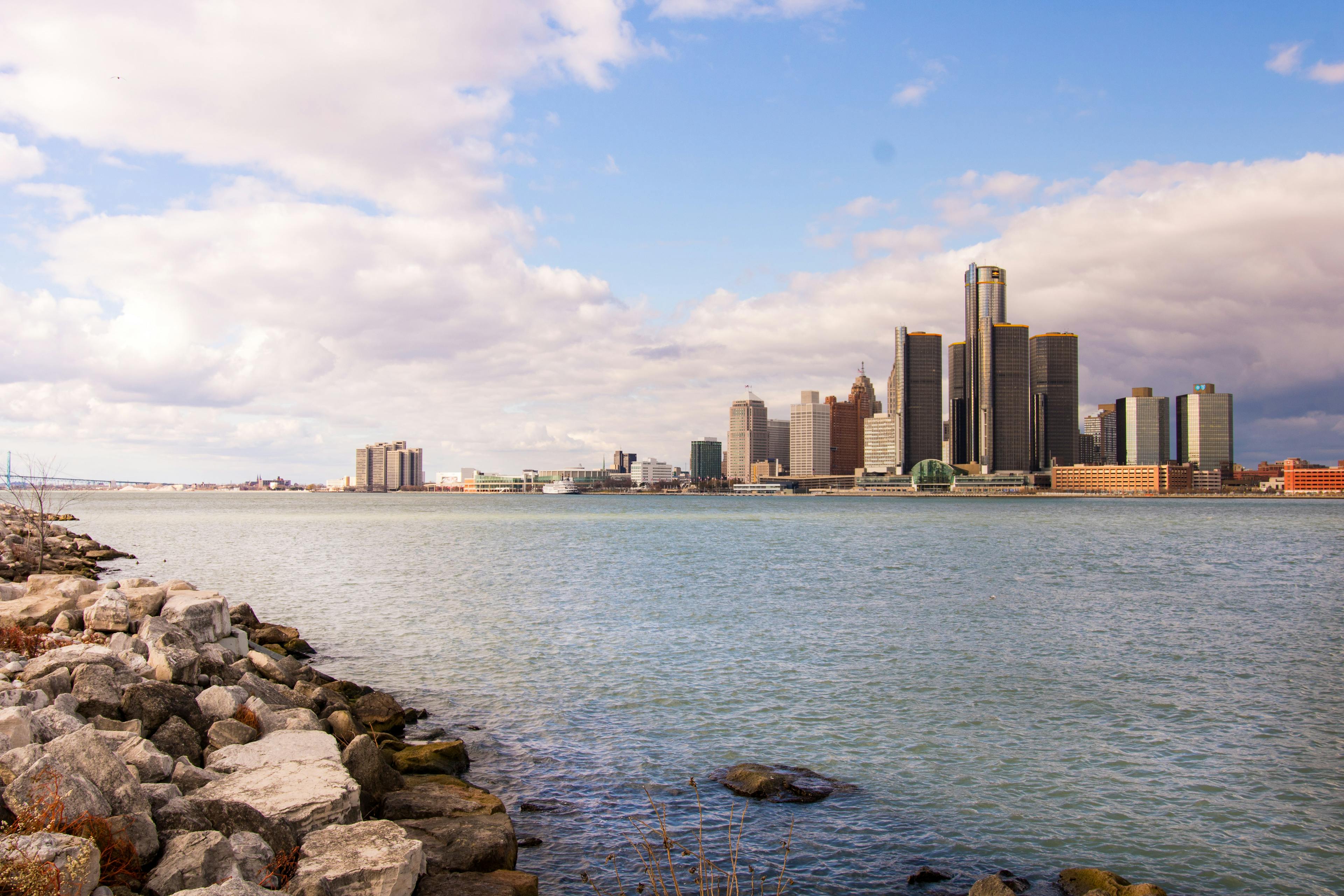 Photo of the Detroit skyline from across the shoreline. Photo by Anon from Pexels.